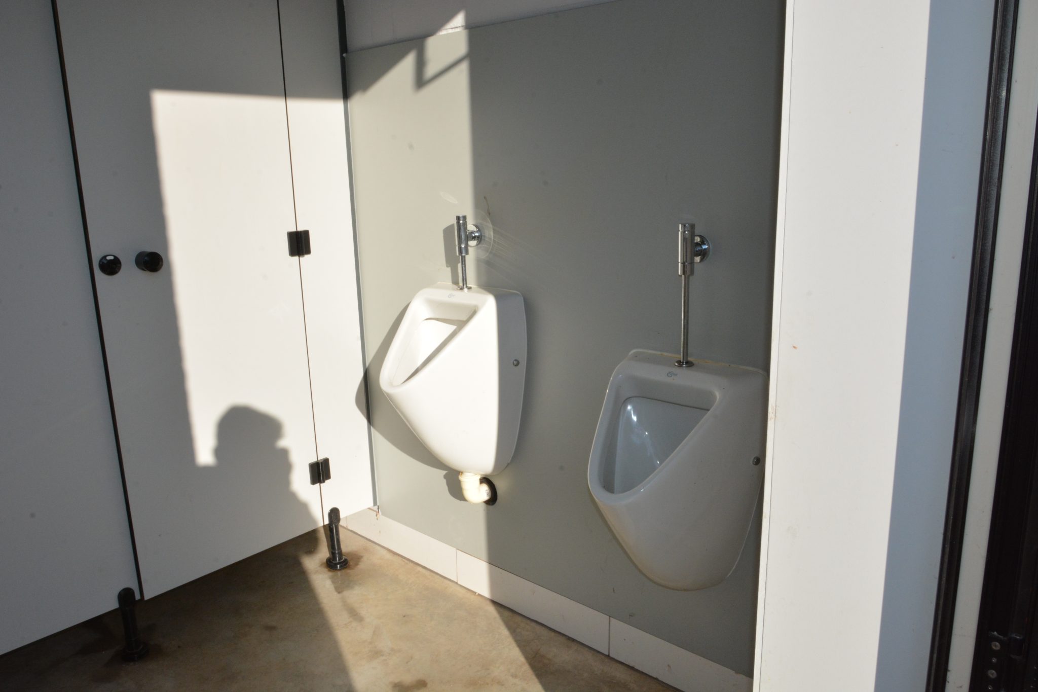 Buitenzicht mannen-wc's